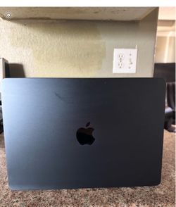 MacBook M3 2024