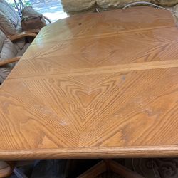 Table With 4 Chair 