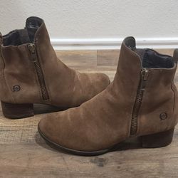 Born Suade Boots Size Woman's 6
