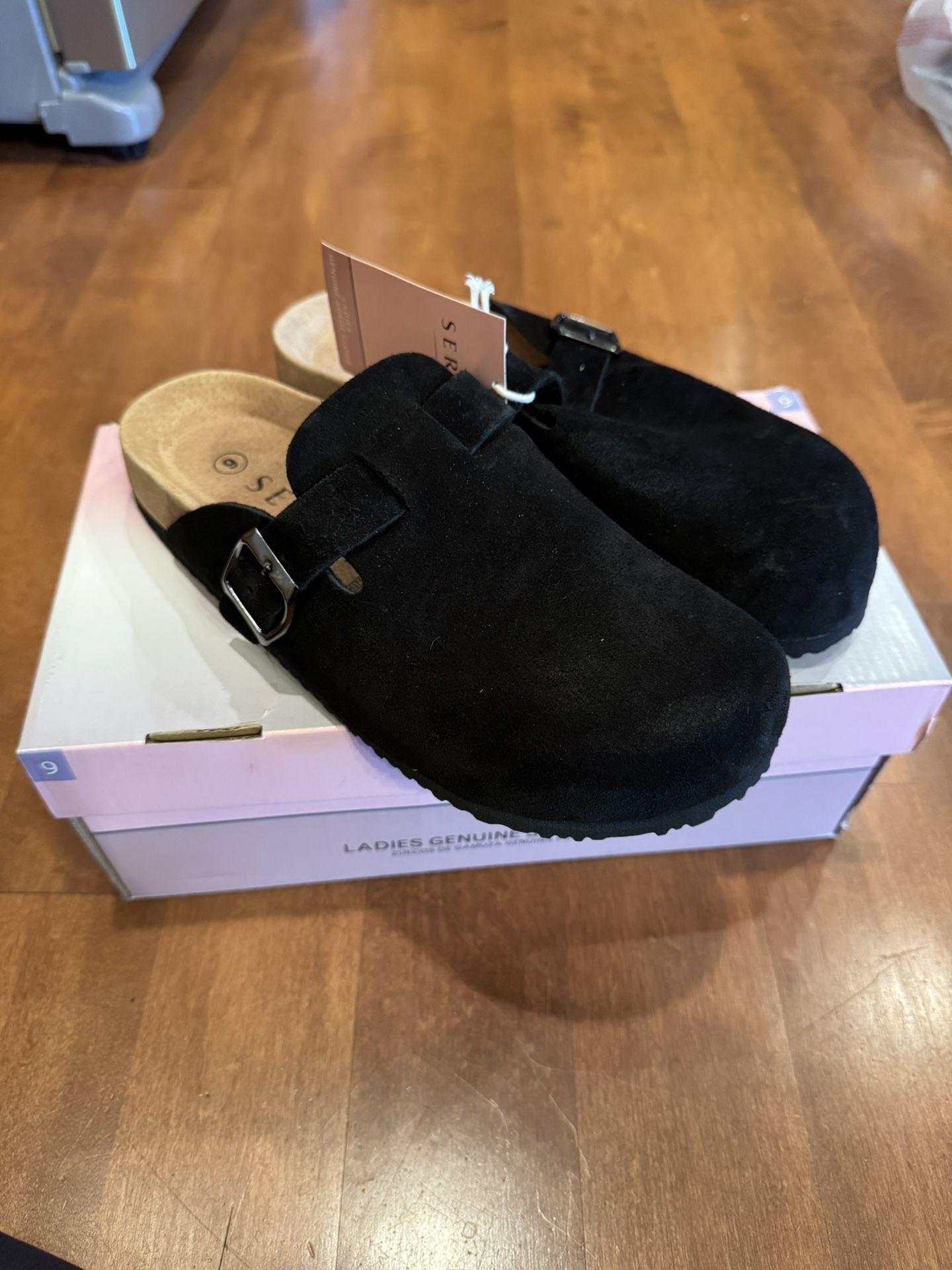 Woman’s Brand New Serra Genuine Suede Clogs Shipping Available