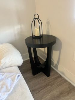 Accent table