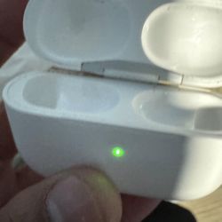 airpods pro 1st gen case only(lightning port)