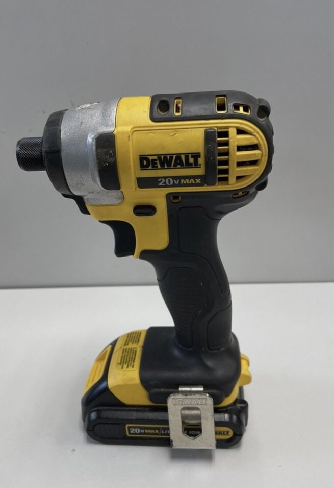 DEWALT 1/4 IMPACT DRIVER WITH BATTERY