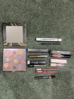 Brand New Never Worn Make up Bundle 