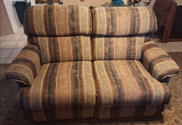 La-Z-Boy Manual Reclining Loveseat - Comfy & Beautiful, Very Nice Condition!