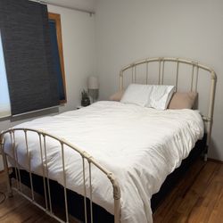 Queen Sized Metal Bed Frame w/box spring