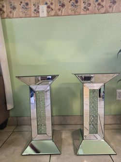 mirrored pedestal stand with crushed crystal inlay.