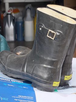 Size 11 Western chief rain boots