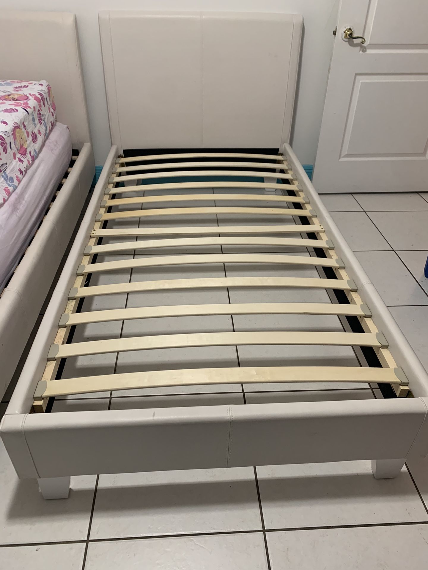 (2) twin size bed (each 150)