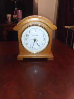 Daniel Dakota Wood Mantel Quartz Clock