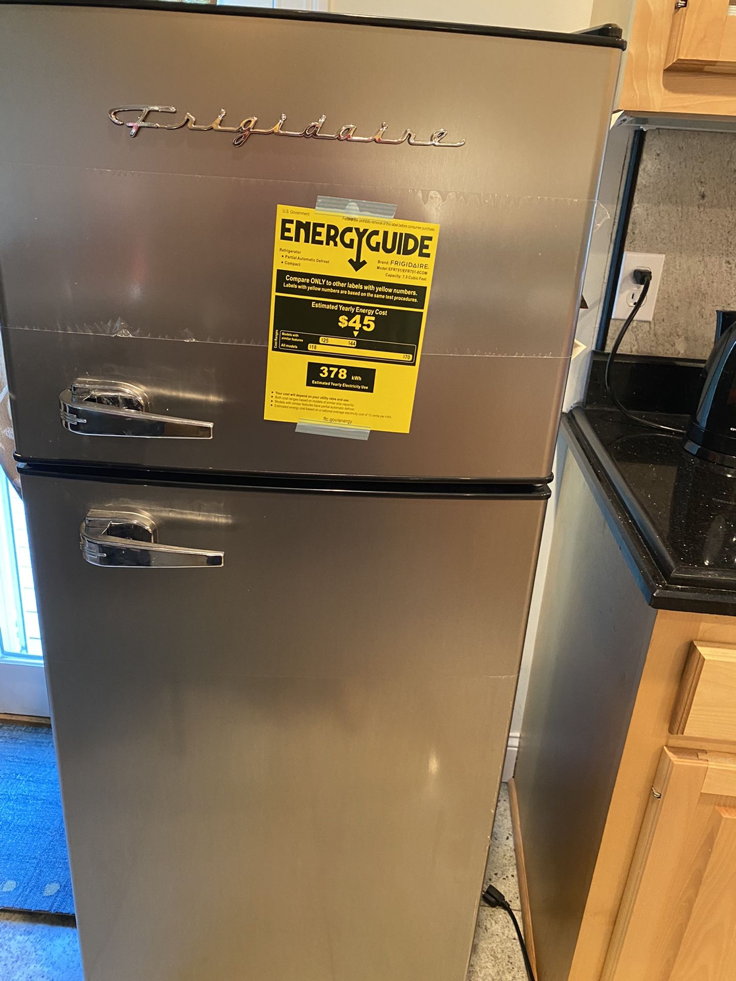 Frgidaire refrigerator 7.5 Cu Ft