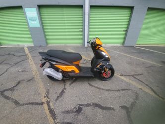 2020 150CC GAS SCOOTER. VERY FAST