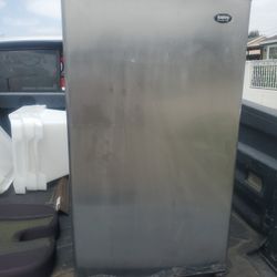 Sanyo Frige Mini