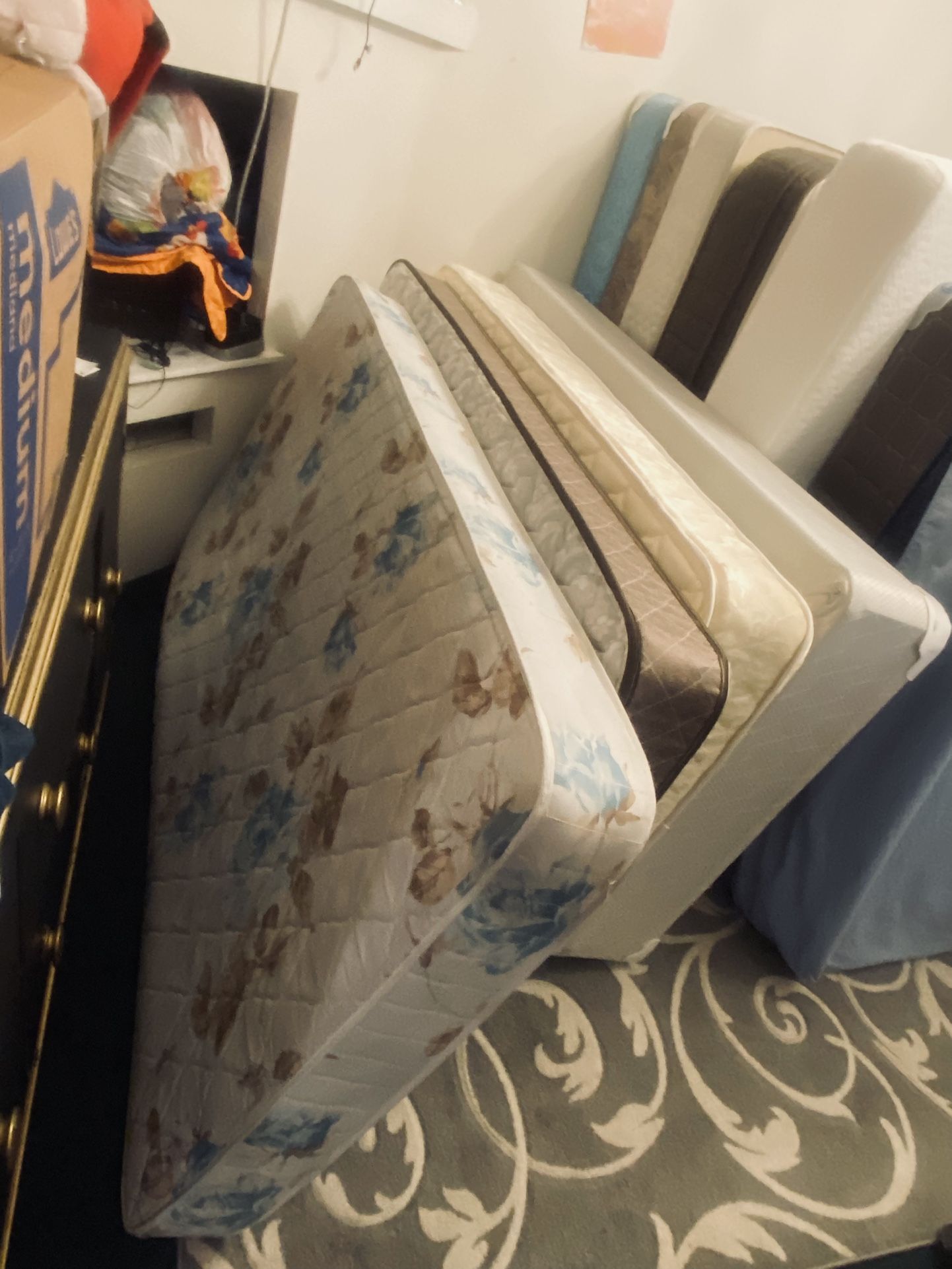 🩷🩷$$135 each thinner style mattress (mattress only) -(Not new) - I stock up on these from purchasing them in Seattle and Tri Cities and bringing