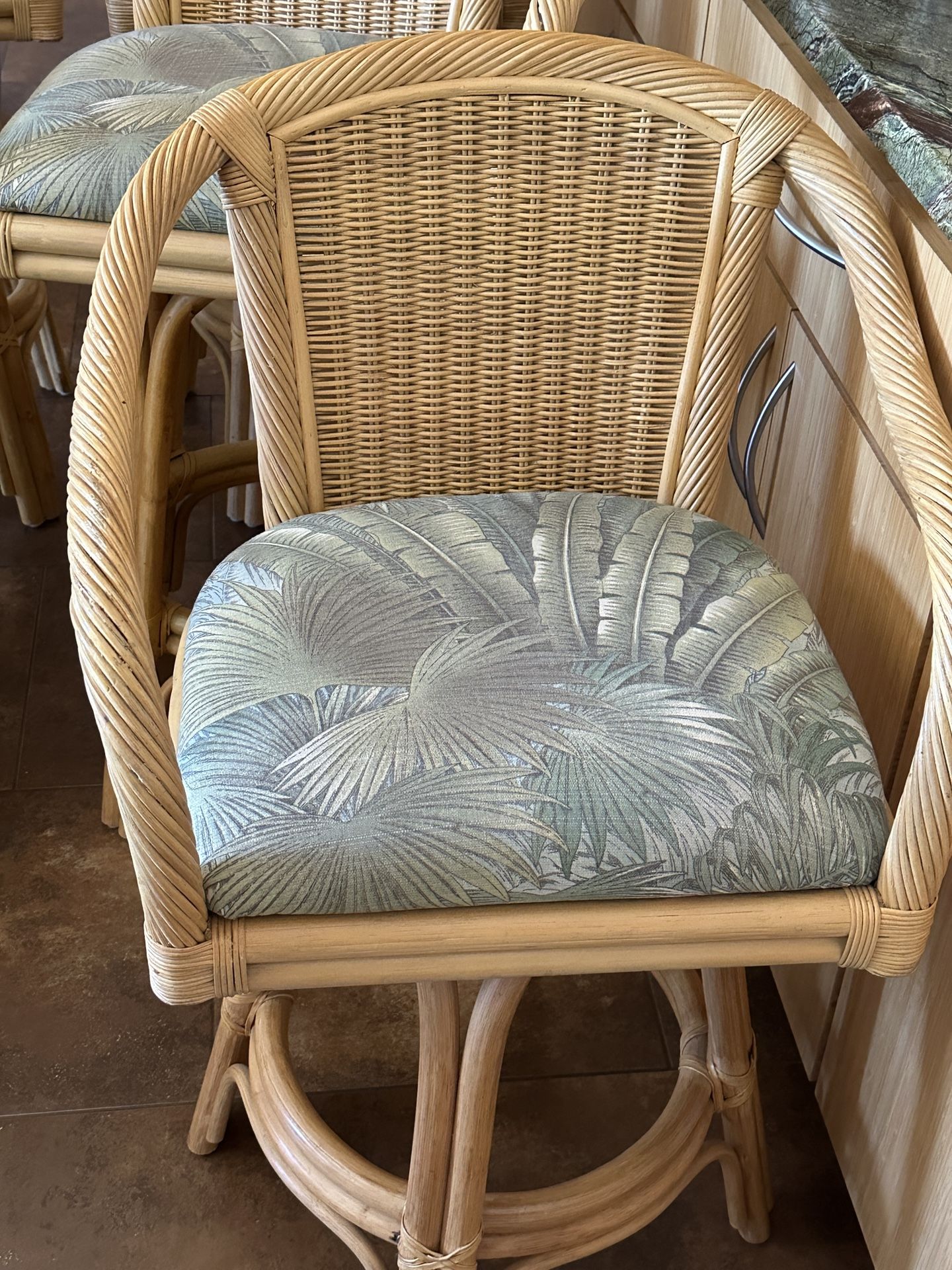 Tall Table And Bar Chairs