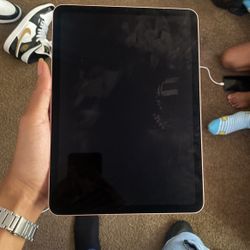 Pink iCloud Locked iPad With No Password 