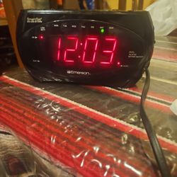 Emerson Research SmartSet Clock AM/FM Radio with Date Model CKS-2862