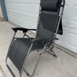 brand new metal folding chair， free delivery 