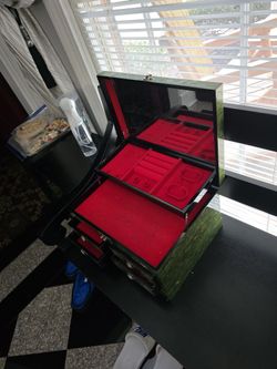 Vintage Jewelry Box 