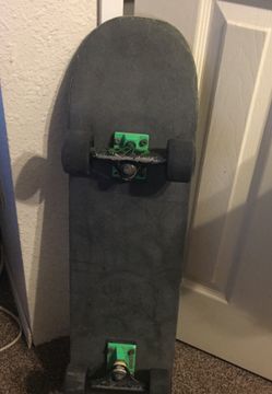 Creature skateboard (gravel paint)
