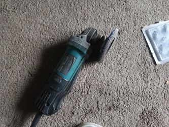 Makita 9557pb
