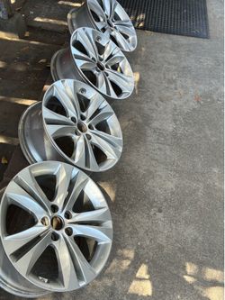 18 inch rims silver 5 Lugs aftermarket sporty design