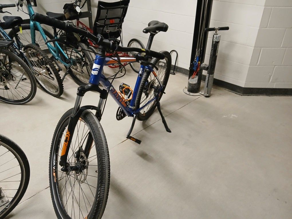 10 Speed Giant Mountain Bike