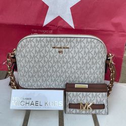 MICHAEL KORS Logo Jet Set Charm Small Dome Crossbody NWT pick up location in the city of Pico Rivera 