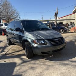 2005 Chrysler Town & Country