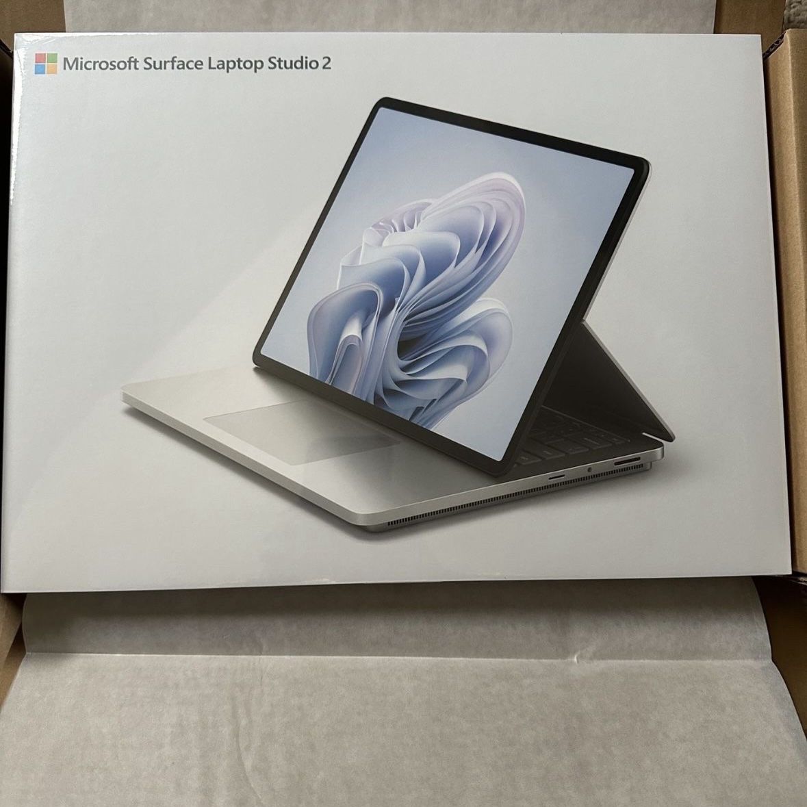 Surface Laptop studio 2 - 13th Gen intel Core i7, 16gb, 512gb Ssd BRAND NEW