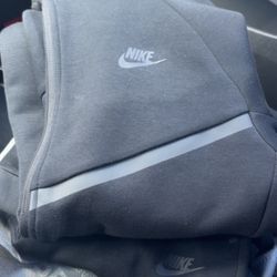 Nike Tec (men’s Medium )brand new 