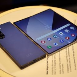 New Unlocked Z Fold 6.  Black 512mb! With Case