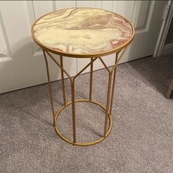 End table (1) “Marble Like” Very Light Weight 
