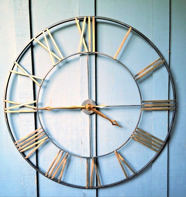 Large , Neat Wall Clock.. Works
