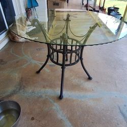 Round breakfast/dining Table