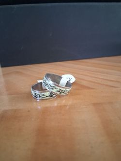 2 pack of glow in the dark rings