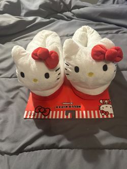 Hello kitty Slippers Size 7-8