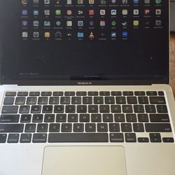 MacBook Air 13” M1 (2020) – 8GB / 256GB – Excellent Condition