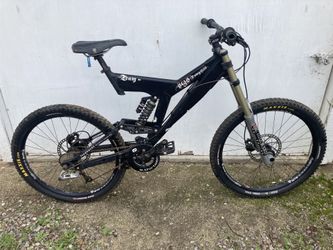 Mountain Bike Downhill Top Of The Line Iron horse ..$700