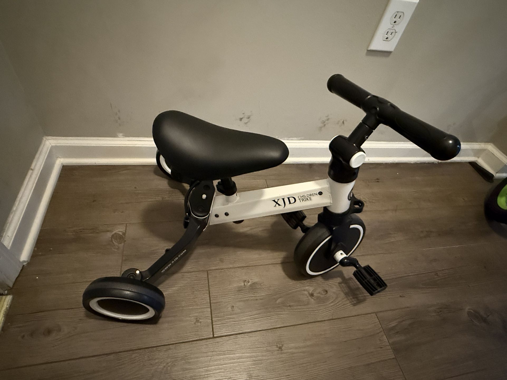 XJD 5 in 1 Toddler Bike, Tricycle for Toddlers 1-3 with Adjustable Seat Height, Removable Pedals, Ideal Balance Bike Birthday Gifts and Toys for Boys