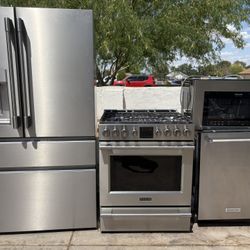 Frigidaire Professional Kitchen Set Work Perfect In Good Condition. Free Delivery To Your Garage.
