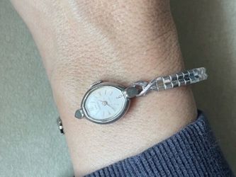vintage 1930s waltham 10k acp white gold ladies bracelet watch see details.   Bracelet is missing link shown. Needs new battery. Otherwise good   Norm