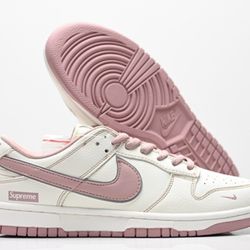 Nike SB Dunk Low Supreme co-branded

Size 5.5
