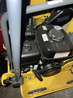 Whacker VP 1550 Plate Compactor on the motor. Excellent condition starts right up no issues 1550 farm.