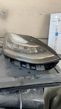 2023 tesla model 3  headlight passenger side