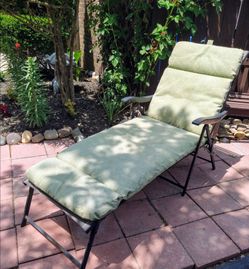 Patio lounge chair