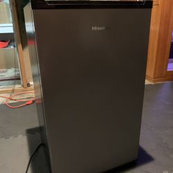 Hisense 4.4 Cu ft Single Door Mini Refrigerator