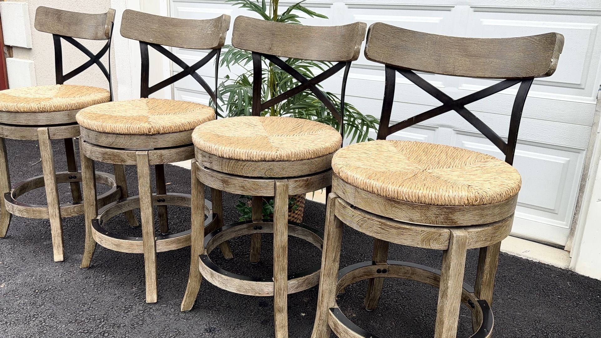 (4) Solid Rubberwood Counter Height Swivel Barstools. Delivery Available 🚚.