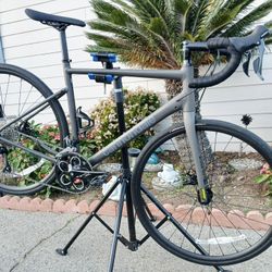 2024 Cannondale Synapse Gravel Roadbike Size 56cm Large 18 Speeds Like New..