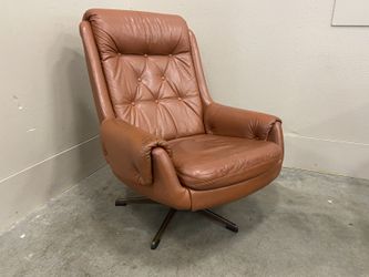 PEEM FINLAND Vintage Mid-Century Modern Brown Leather Swivel Armchair with Button Tufted Detail